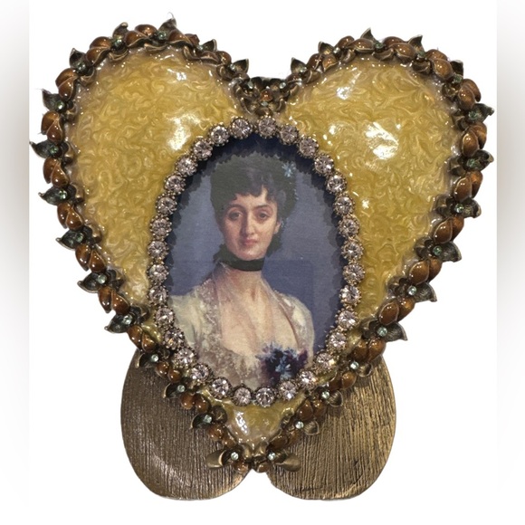 JAY STRONGWATER GOLDEN HEART ENAMEL & SWAROVSKI CRYSTALS FRAME
NEW
5045 - Picture 1 of 3